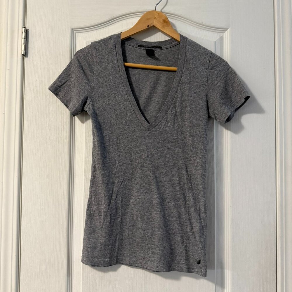 ⭐️$5, spend over $20 - Aritzia TNA classic Fit in grey